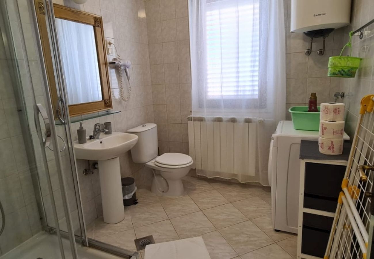 Апартаменты на Privlaka - Apartment 5237-1 for 6+1 Pers. in Privlaka