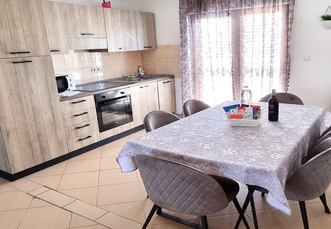 Апартаменты на Privlaka - Apartment 5237-2 for 6+1 Pers. in Privlaka Апартаменты на Privlaka - Apartment 5237-2 for 6+1 Pers. in Privlaka