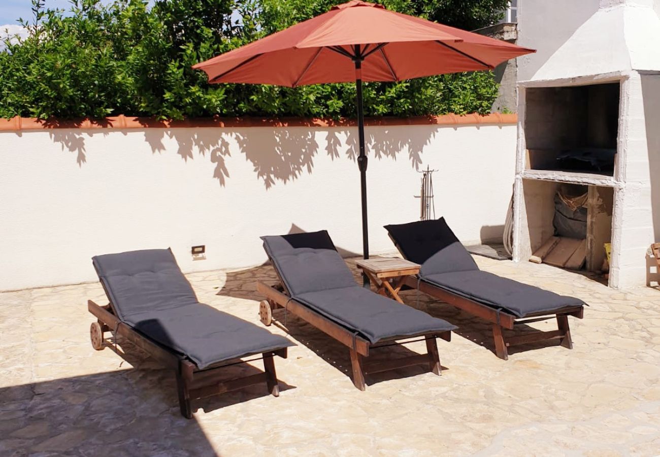 Апартаменты на Privlaka - Apartment 5237-2 for 6+1 Pers. in Privlaka