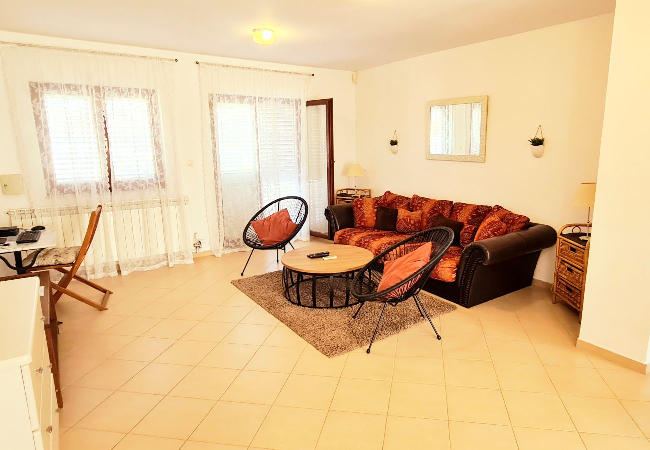 Апартаменты на Privlaka - Apartment 5237-2 for 6+1 Pers. in Privlaka