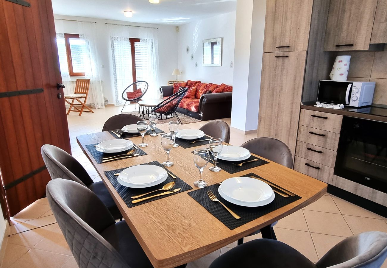 Апартаменты на Privlaka - Apartment 5237-2 for 6+1 Pers. in Privlaka