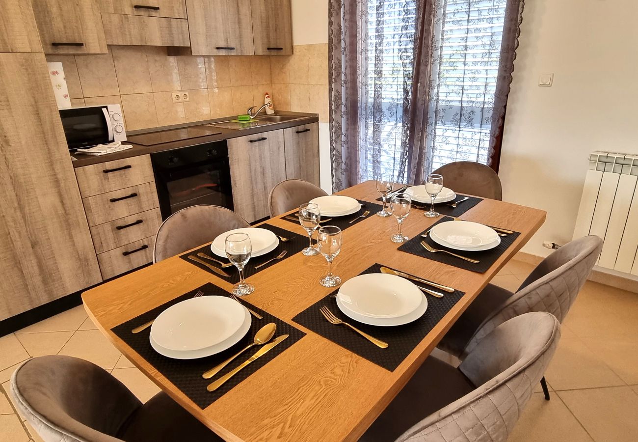 Апартаменты на Privlaka - Apartment 5237-2 for 6+1 Pers. in Privlaka