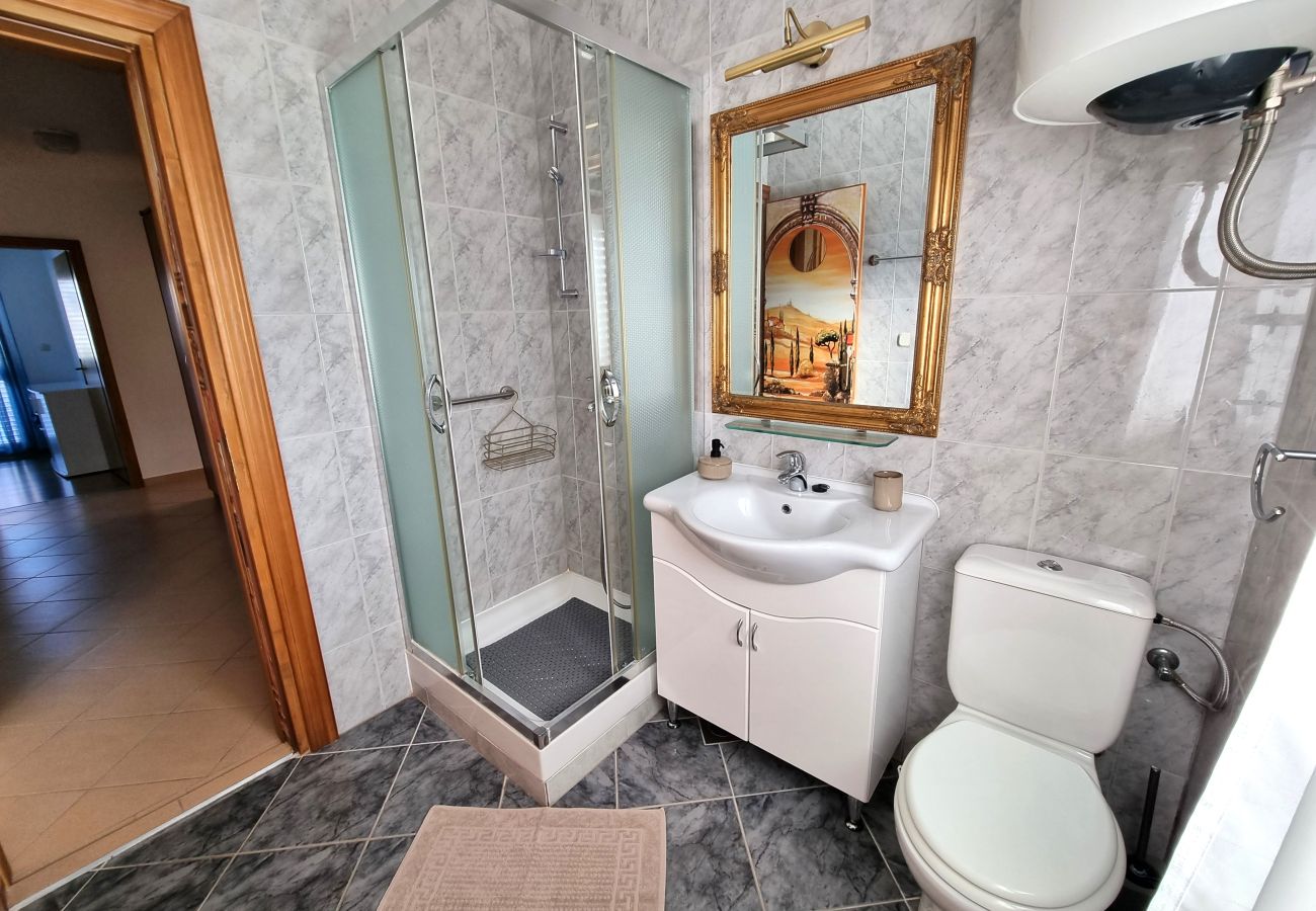 Апартаменты на Privlaka - Apartment 5237-2 for 6+1 Pers. in Privlaka