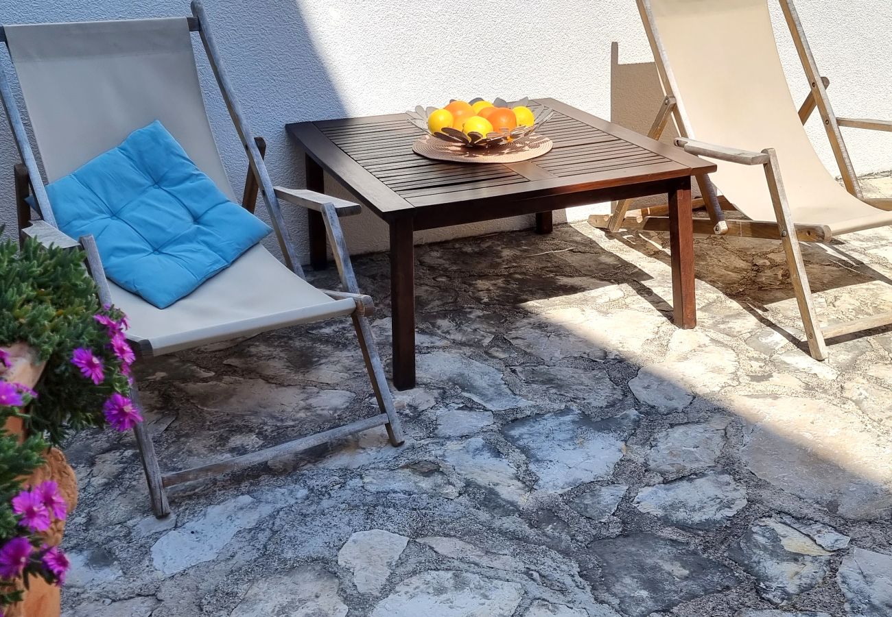 Апартаменты на Privlaka - Apartment 5237-2 for 6+1 Pers. in Privlaka