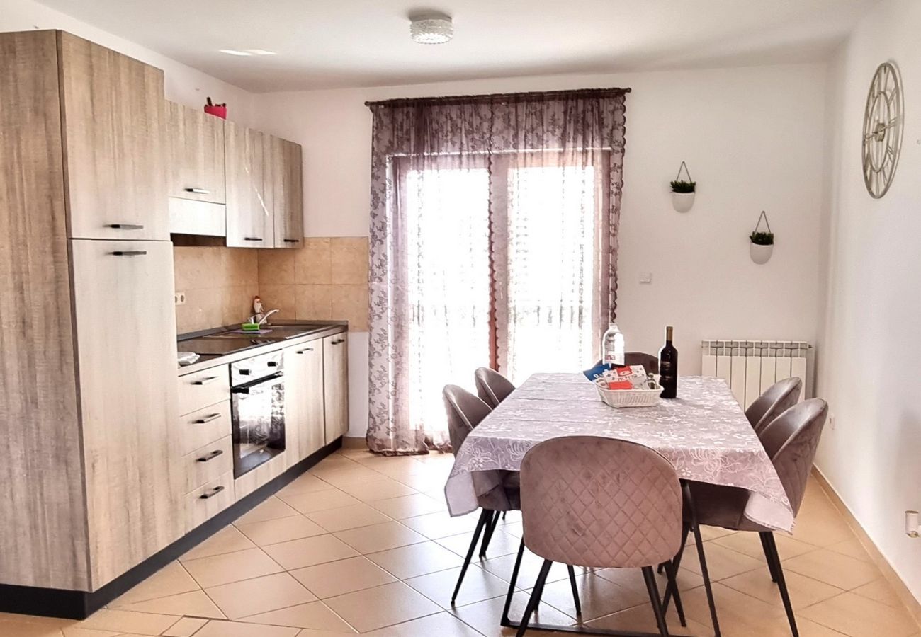 Апартаменты на Privlaka - Apartment 5237-2 for 6+1 Pers. in Privlaka