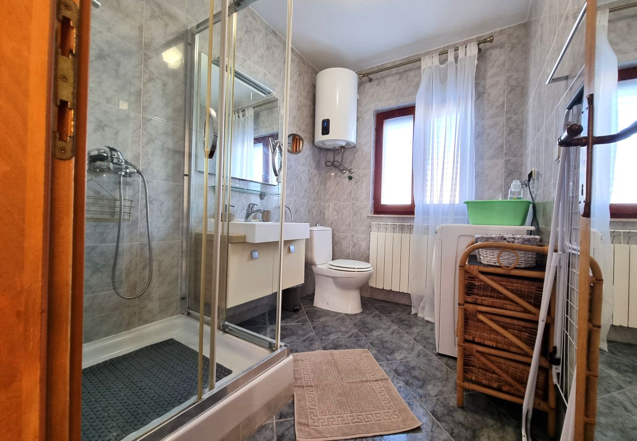 Апартаменты на Privlaka - Apartment 5237-2 for 6+1 Pers. in Privlaka