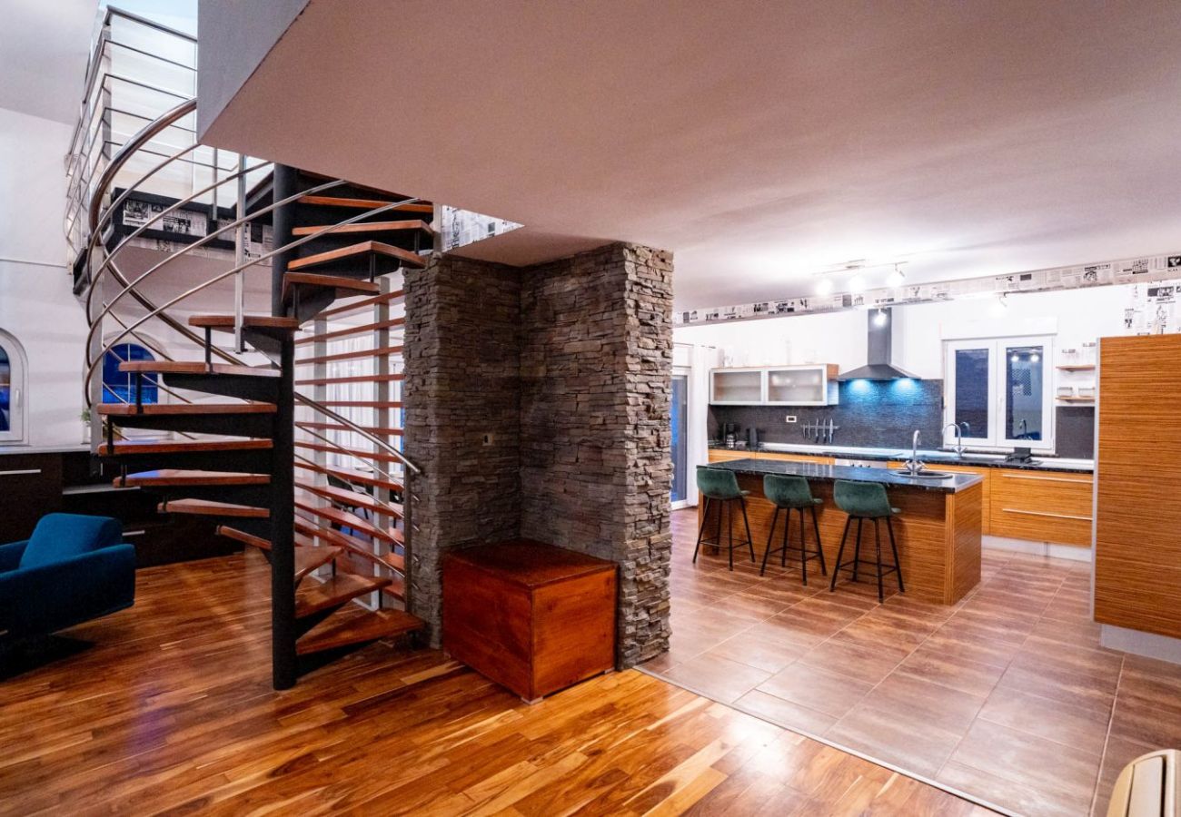 Апартаменты на Lopar - Апартаменты для отдыха в Лопаре с террасой, кондиционером, Wi-Fi и видом на море (4738-7)