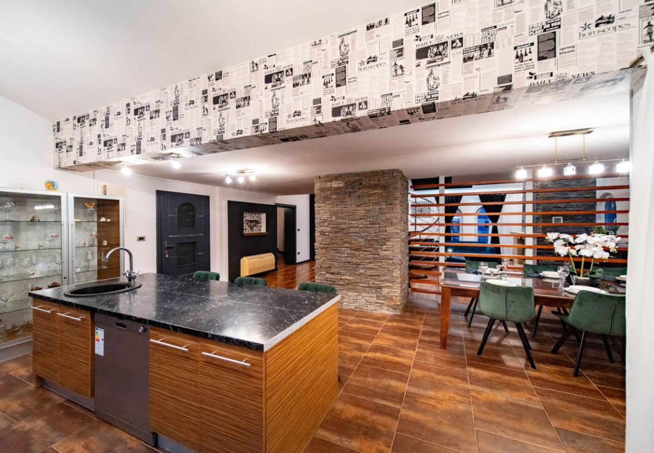 Апартаменты на Lopar - Апартаменты для отдыха в Лопаре с террасой, кондиционером, Wi-Fi и видом на море (4738-7)