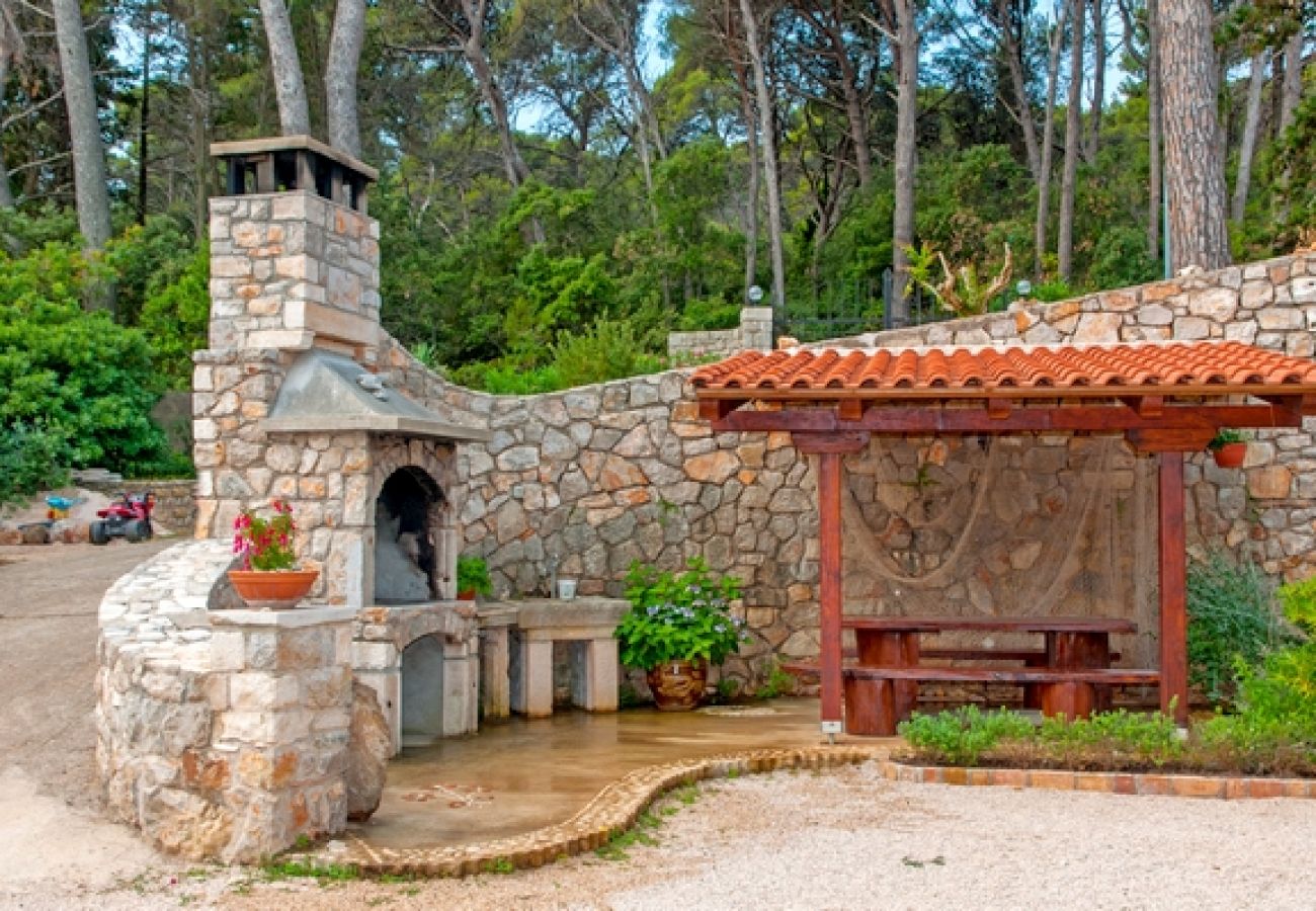 Ferienhaus in Veli Lošinj - Ferienhaus in Veli Lošinj mit Terrasse, Klimaanlage, W-LAN, Waschmaschine (63-1)