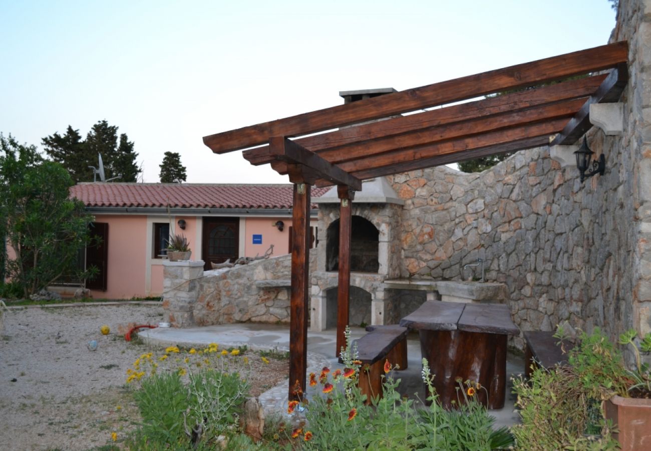 Ferienhaus in Veli Lošinj - Ferienhaus in Veli Lošinj mit Terrasse, Klimaanlage, W-LAN, Waschmaschine (63-1)