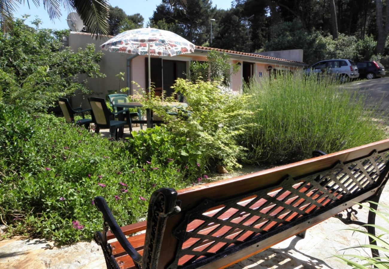 Ferienhaus in Veli Lošinj - Ferienhaus in Veli Lošinj mit Terrasse, Klimaanlage, W-LAN, Waschmaschine (63-1)