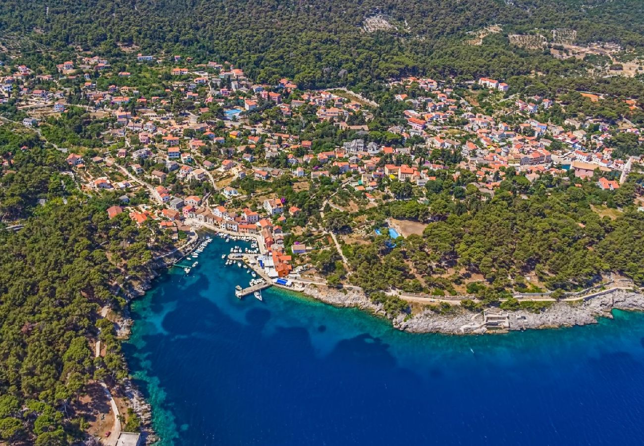 Ferienhaus in Veli Lošinj - Ferienhaus in Veli Lošinj mit Terrasse, Klimaanlage, W-LAN, Waschmaschine (63-1)