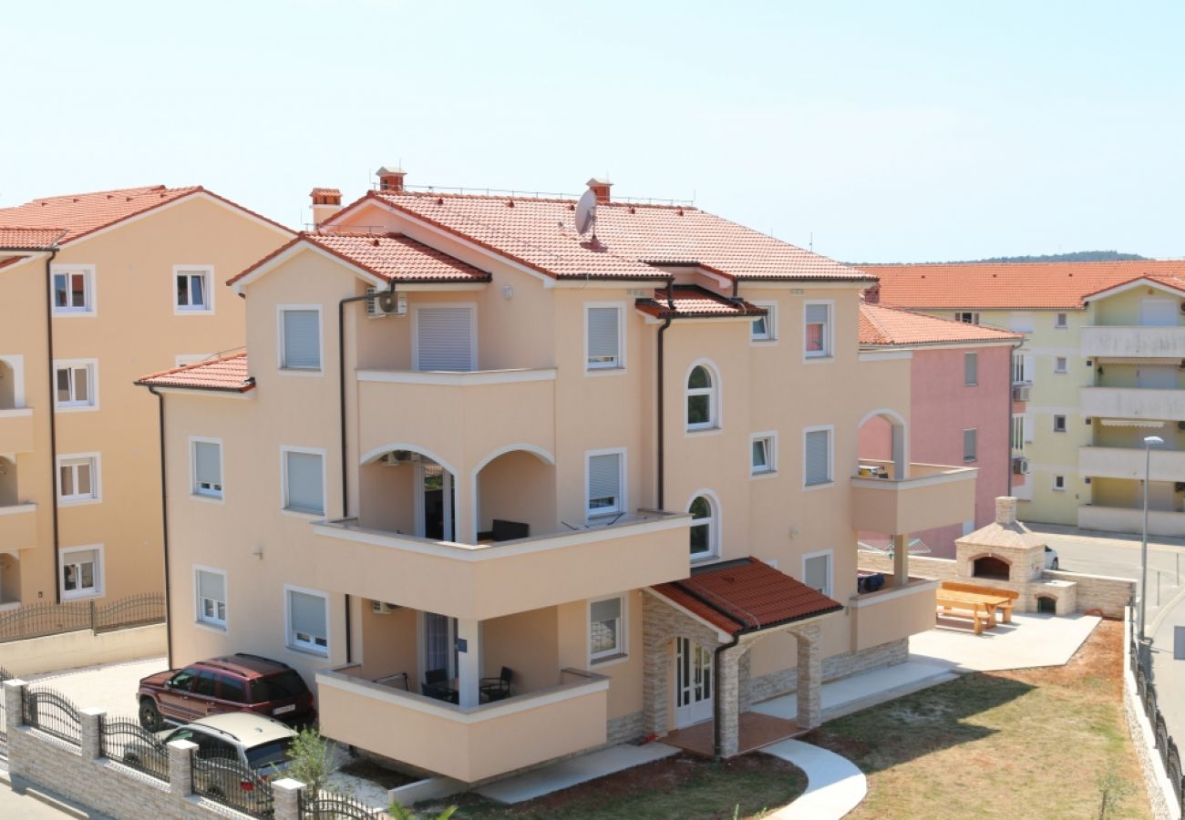 Ferienwohnung in Medulin - Ferienwohnung in Medulin mit Terrasse, Klimaanlage, W-LAN, Waschmaschine (64-1)