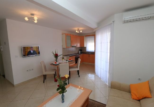 Ferienwohnung in Medulin - Ferienwohnung in Medulin mit Terrasse, Klimaanlage, W-LAN, Waschmaschine (64-4) Ferienwohnung in Medulin - Ferienwohnung in Medulin mit Terrasse, Klimaanlage, W-LAN, Waschmaschine (64-4)