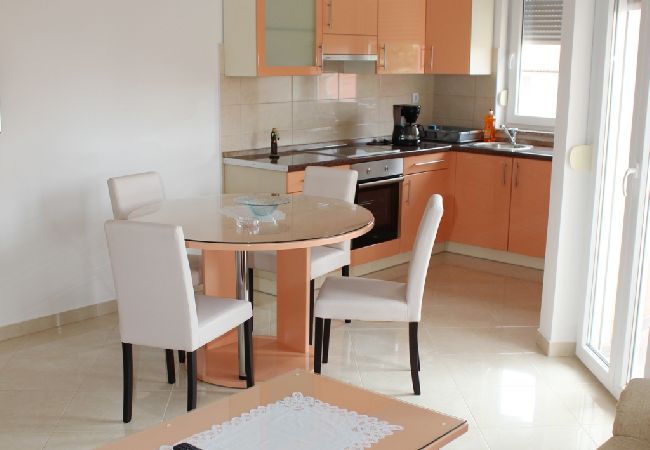 Ferienwohnung in Medulin - Ferienwohnung in Medulin mit Terrasse, Klimaanlage, W-LAN, Waschmaschine (64-4) Ferienwohnung in Medulin - Ferienwohnung in Medulin mit Terrasse, Klimaanlage, W-LAN, Waschmaschine (64-4)