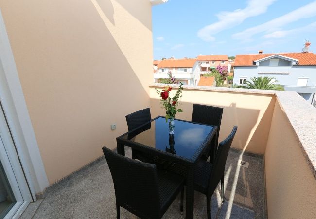 Ferienwohnung in Medulin - Ferienwohnung in Medulin mit Terrasse, Klimaanlage, W-LAN, Waschmaschine (64-4) Ferienwohnung in Medulin - Ferienwohnung in Medulin mit Terrasse, Klimaanlage, W-LAN, Waschmaschine (64-4)
