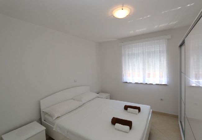 Ferienwohnung in Medulin - Ferienwohnung in Medulin mit Terrasse, Klimaanlage, W-LAN, Waschmaschine (64-4) Ferienwohnung in Medulin - Ferienwohnung in Medulin mit Terrasse, Klimaanlage, W-LAN, Waschmaschine (64-4)