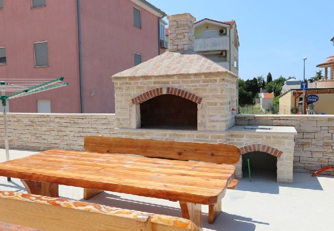 Ferienwohnung in Medulin - Ferienwohnung in Medulin mit Terrasse, Klimaanlage, W-LAN, Waschmaschine (64-4) Ferienwohnung in Medulin - Ferienwohnung in Medulin mit Terrasse, Klimaanlage, W-LAN, Waschmaschine (64-4)