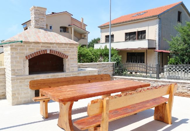 Ferienwohnung in Medulin - Ferienwohnung in Medulin mit Terrasse, Klimaanlage, W-LAN, Waschmaschine (64-4) Ferienwohnung in Medulin - Ferienwohnung in Medulin mit Terrasse, Klimaanlage, W-LAN, Waschmaschine (64-4)
