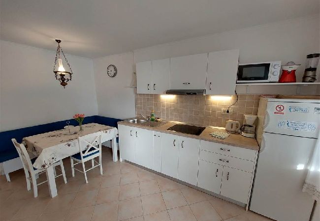 Ferienhaus in Miholašcica - Ferienhaus in Miholaščica mit Terrasse, Klimaanlage, W-LAN (66-1) Ferienhaus in Miholašcica - Ferienhaus in Miholaščica mit Terrasse, Klimaanlage, W-LAN (66-1)