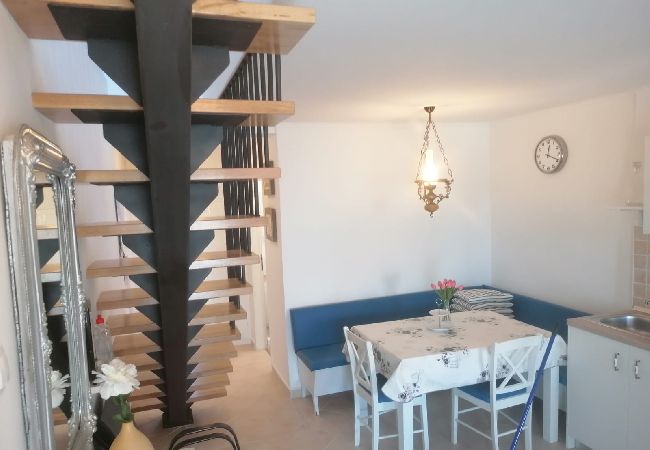 Ferienhaus in Miholašcica - Ferienhaus in Miholaščica mit Terrasse, Klimaanlage, W-LAN (66-1) Ferienhaus in Miholašcica - Ferienhaus in Miholaščica mit Terrasse, Klimaanlage, W-LAN (66-1)