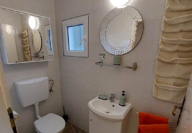 Ferienhaus in Miholašcica - Ferienhaus in Miholaščica mit Terrasse, Klimaanlage, W-LAN (66-1) Ferienhaus in Miholašcica - Ferienhaus in Miholaščica mit Terrasse, Klimaanlage, W-LAN (66-1)