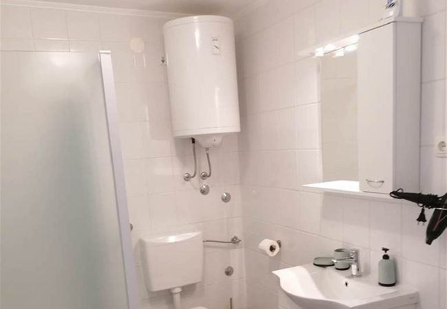 Ferienhaus in Miholašcica - Ferienhaus in Miholaščica mit Terrasse, Klimaanlage, W-LAN (66-1) Ferienhaus in Miholašcica - Ferienhaus in Miholaščica mit Terrasse, Klimaanlage, W-LAN (66-1)