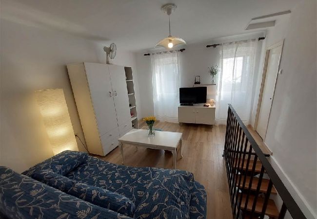 Ferienhaus in Miholašcica - Ferienhaus in Miholaščica mit Terrasse, Klimaanlage, W-LAN (66-1) Ferienhaus in Miholašcica - Ferienhaus in Miholaščica mit Terrasse, Klimaanlage, W-LAN (66-1)