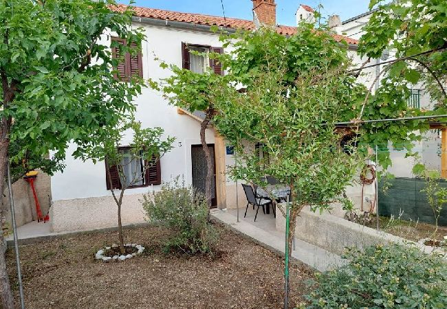 Ferienhaus in Miholašcica - Ferienhaus in Miholaščica mit Terrasse, Klimaanlage, W-LAN (66-1) Ferienhaus in Miholašcica - Ferienhaus in Miholaščica mit Terrasse, Klimaanlage, W-LAN (66-1)