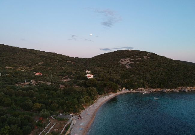 Ferienhaus in Miholašcica - Ferienhaus in Miholaščica mit Terrasse, Klimaanlage, W-LAN (66-1) Ferienhaus in Miholašcica - Ferienhaus in Miholaščica mit Terrasse, Klimaanlage, W-LAN (66-1)