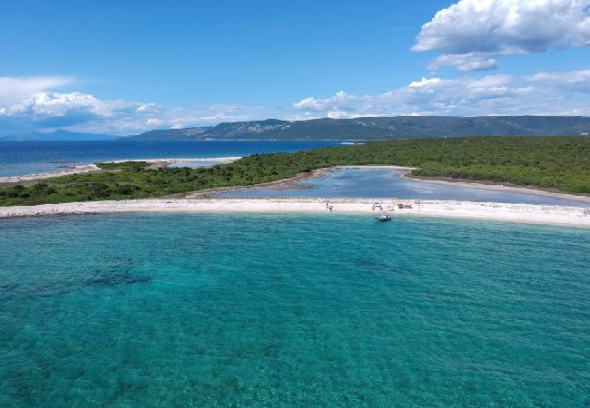 Ferienhaus in Miholašcica - Ferienhaus in Miholaščica mit Terrasse, Klimaanlage, W-LAN (66-1) Ferienhaus in Miholašcica - Ferienhaus in Miholaščica mit Terrasse, Klimaanlage, W-LAN (66-1)
