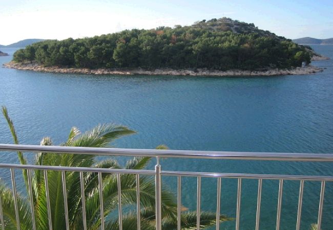 Studio in Tribunj - Studioapartment in Tribunj mit Meerblick, Balkon, Klimaanlage, W-LAN (68-1) Studio in Tribunj - Studioapartment in Tribunj mit Meerblick, Balkon, Klimaanlage, W-LAN (68-1)