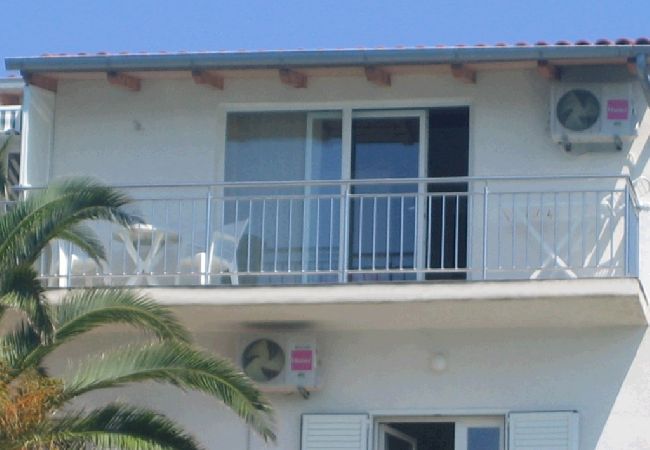 Studio in Tribunj - Studioapartment in Tribunj mit Meerblick, Balkon, Klimaanlage, W-LAN (68-1) Studio in Tribunj - Studioapartment in Tribunj mit Meerblick, Balkon, Klimaanlage, W-LAN (68-1)