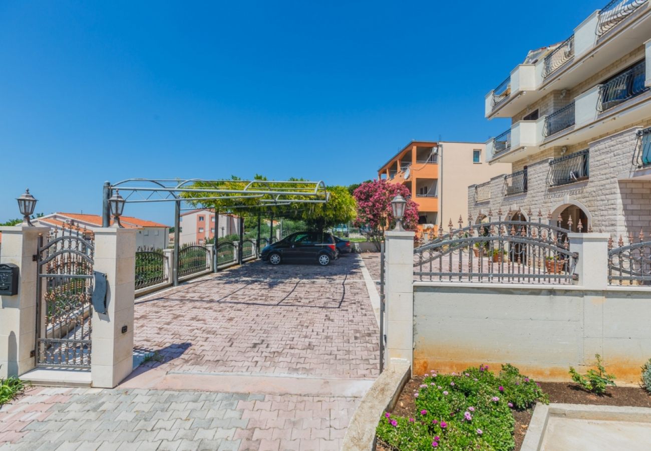 Ferienwohnung in Duce - Ferienwohnung in Duće mit Meerblick, Balkon, Klimaanlage, W-LAN (79-6)