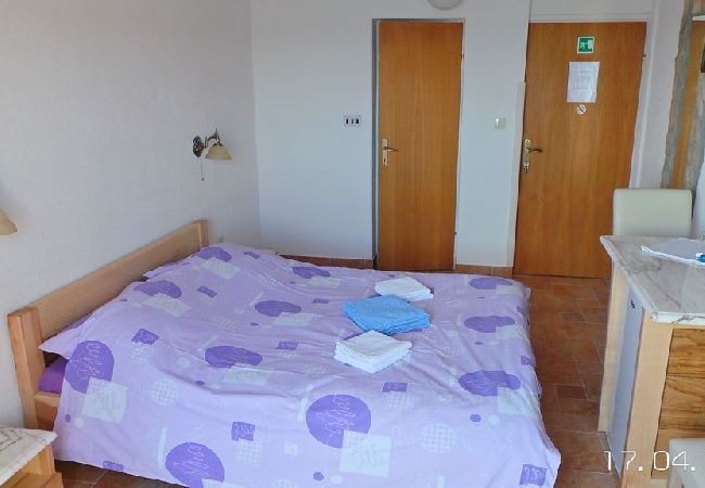 Zimmeranmietung in Rovinj - Zimmer in Rovinj mit Meerblick, Balkon, Klimaanlage, W-LAN (81-3) Zimmeranmietung in Rovinj - Zimmer in Rovinj mit Meerblick, Balkon, Klimaanlage, W-LAN (81-3)