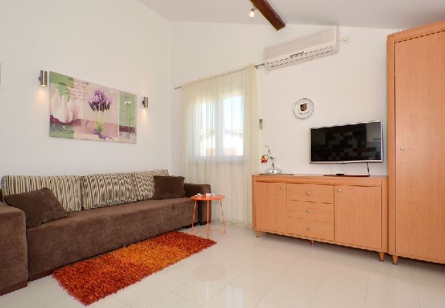 Ferienwohnung in Seget Vranjica - Ferienwohnung in Seget Vranjica mit Meerblick, Balkon, Klimaanlage, W-LAN (91-2) Ferienwohnung in Seget Vranjica - Ferienwohnung in Seget Vranjica mit Meerblick, Balkon, Klimaanlage, W-LAN (91-2)