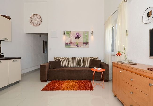 Ferienwohnung in Seget Vranjica - Ferienwohnung in Seget Vranjica mit Meerblick, Balkon, Klimaanlage, W-LAN (91-2) Ferienwohnung in Seget Vranjica - Ferienwohnung in Seget Vranjica mit Meerblick, Balkon, Klimaanlage, W-LAN (91-2)