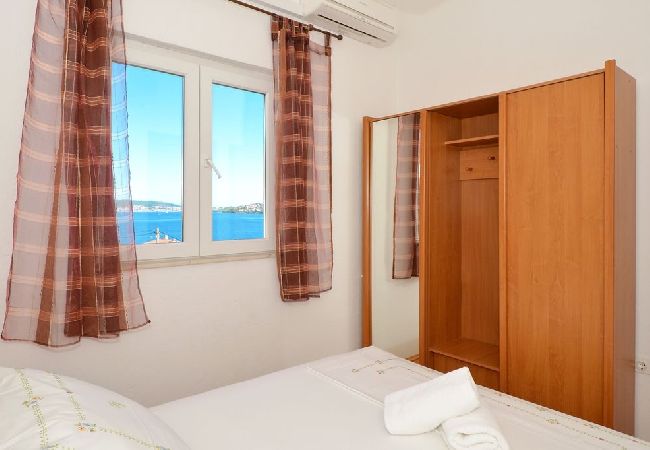 Ferienwohnung in Seget Vranjica - Ferienwohnung in Seget Vranjica mit Meerblick, Balkon, Klimaanlage, W-LAN (91-2) Ferienwohnung in Seget Vranjica - Ferienwohnung in Seget Vranjica mit Meerblick, Balkon, Klimaanlage, W-LAN (91-2)