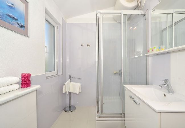 Ferienwohnung in Seget Vranjica - Ferienwohnung in Seget Vranjica mit Meerblick, Balkon, Klimaanlage, W-LAN (91-2) Ferienwohnung in Seget Vranjica - Ferienwohnung in Seget Vranjica mit Meerblick, Balkon, Klimaanlage, W-LAN (91-2)