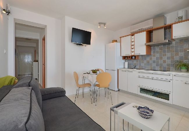 Ferienwohnung in Seget Vranjica - Ferienwohnung in Seget Vranjica mit Meerblick, Balkon, Klimaanlage, W-LAN (91-3) Ferienwohnung in Seget Vranjica - Ferienwohnung in Seget Vranjica mit Meerblick, Balkon, Klimaanlage, W-LAN (91-3)