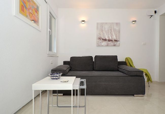 Ferienwohnung in Seget Vranjica - Ferienwohnung in Seget Vranjica mit Meerblick, Balkon, Klimaanlage, W-LAN (91-3) Ferienwohnung in Seget Vranjica - Ferienwohnung in Seget Vranjica mit Meerblick, Balkon, Klimaanlage, W-LAN (91-3)
