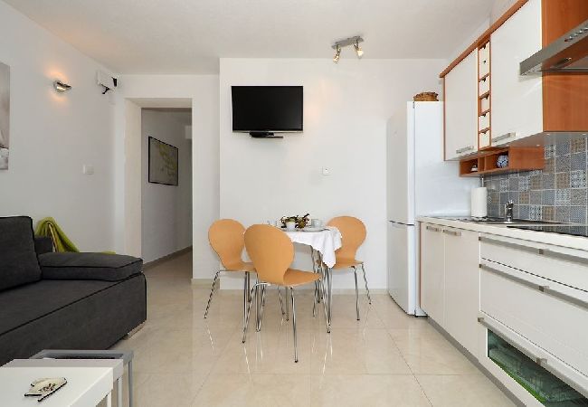 Ferienwohnung in Seget Vranjica - Ferienwohnung in Seget Vranjica mit Meerblick, Balkon, Klimaanlage, W-LAN (91-3) Ferienwohnung in Seget Vranjica - Ferienwohnung in Seget Vranjica mit Meerblick, Balkon, Klimaanlage, W-LAN (91-3)