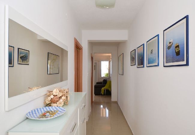 Ferienwohnung in Seget Vranjica - Ferienwohnung in Seget Vranjica mit Meerblick, Balkon, Klimaanlage, W-LAN (91-3) Ferienwohnung in Seget Vranjica - Ferienwohnung in Seget Vranjica mit Meerblick, Balkon, Klimaanlage, W-LAN (91-3)
