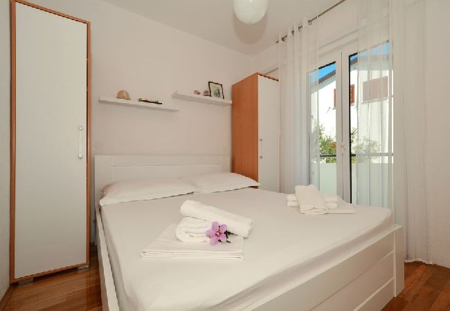 Ferienwohnung in Seget Vranjica - Ferienwohnung in Seget Vranjica mit Meerblick, Balkon, Klimaanlage, W-LAN (91-3) Ferienwohnung in Seget Vranjica - Ferienwohnung in Seget Vranjica mit Meerblick, Balkon, Klimaanlage, W-LAN (91-3)