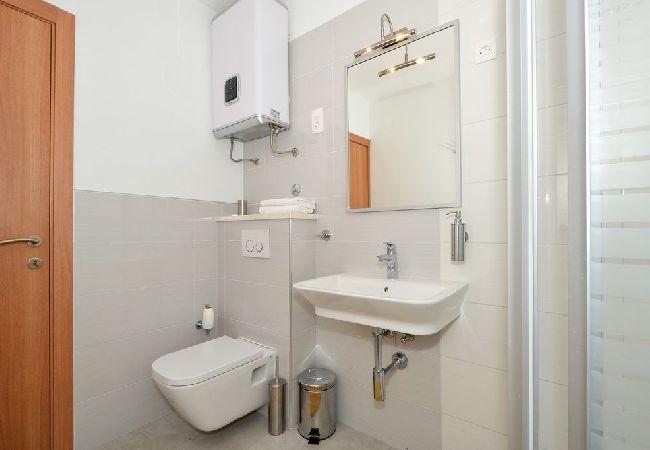 Ferienwohnung in Seget Vranjica - Ferienwohnung in Seget Vranjica mit Meerblick, Balkon, Klimaanlage, W-LAN (91-3) Ferienwohnung in Seget Vranjica - Ferienwohnung in Seget Vranjica mit Meerblick, Balkon, Klimaanlage, W-LAN (91-3)