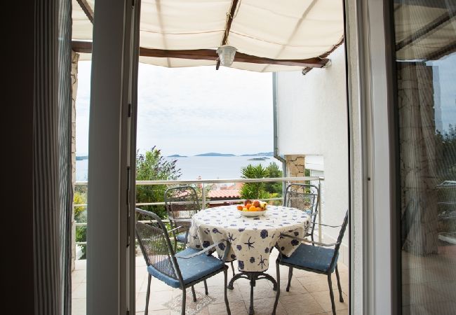 Ferienwohnung in Orebic - Ferienwohnung in Orebić mit Meerblick, Terrasse, Klimaanlage, W-LAN (114-1) Ferienwohnung in Orebic - Ferienwohnung in Orebić mit Meerblick, Terrasse, Klimaanlage, W-LAN (114-1)