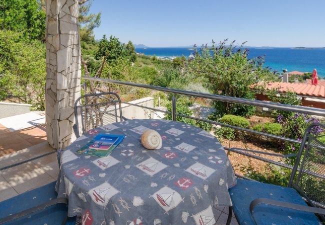 Ferienwohnung in Orebic - Ferienwohnung in Orebić mit Meerblick, Terrasse, Klimaanlage, W-LAN (114-1) Ferienwohnung in Orebic - Ferienwohnung in Orebić mit Meerblick, Terrasse, Klimaanlage, W-LAN (114-1)