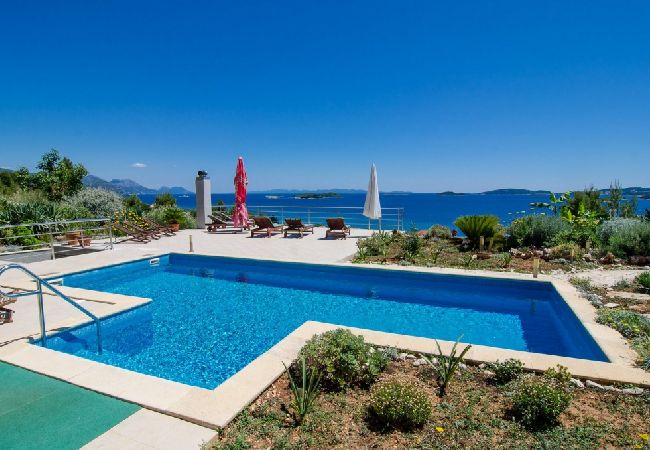 Ferienwohnung in Orebic - Ferienwohnung in Orebić mit Meerblick, Terrasse, Klimaanlage, W-LAN (114-1) Ferienwohnung in Orebic - Ferienwohnung in Orebić mit Meerblick, Terrasse, Klimaanlage, W-LAN (114-1)