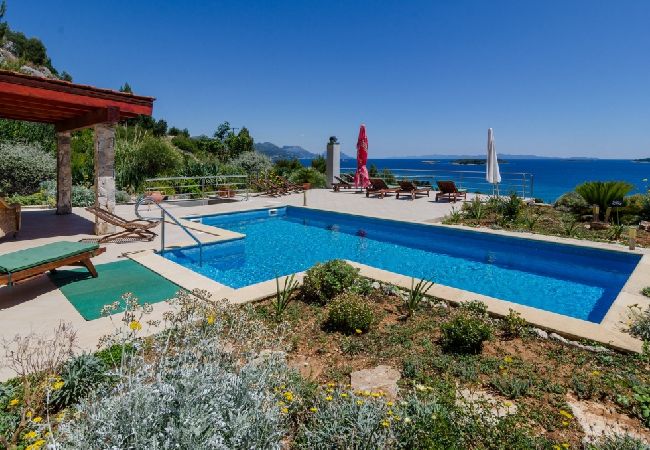 Ferienwohnung in Orebic - Ferienwohnung in Orebić mit Meerblick, Terrasse, Klimaanlage, W-LAN (114-1) Ferienwohnung in Orebic - Ferienwohnung in Orebić mit Meerblick, Terrasse, Klimaanlage, W-LAN (114-1)