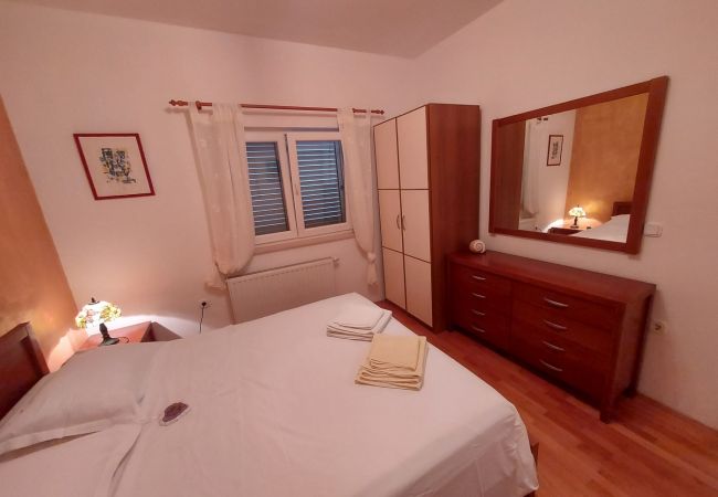 Ferienwohnung in Orebic - Ferienwohnung in Orebić mit Meerblick, Terrasse, Klimaanlage, W-LAN (114-1) Ferienwohnung in Orebic - Ferienwohnung in Orebić mit Meerblick, Terrasse, Klimaanlage, W-LAN (114-1)